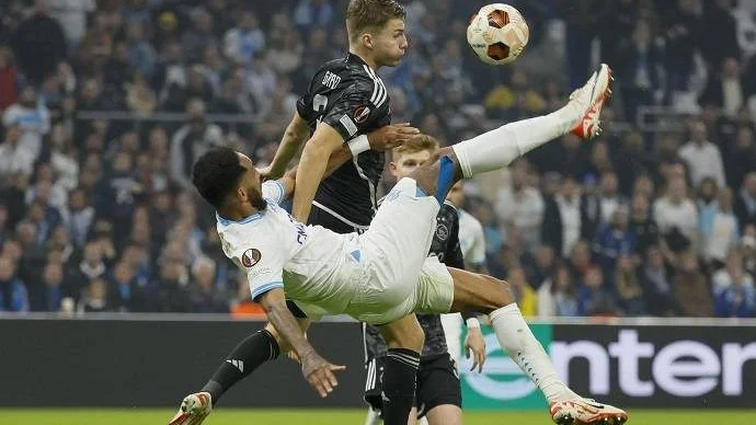 Soi kèo phạt góc Marseille vs Ajax, 2h00 ngày 1/10