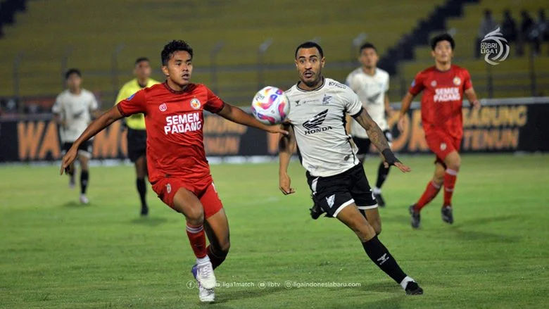 Nhận định, Soi tỷ lệ kèo Semen Padang vs Makassar, 15h30 ngày 22/8: Điểm tựa sân nhà