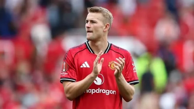 Jaap Stam bảo vệ De Ligt giữa giai đoạn khó khăn tại Man United