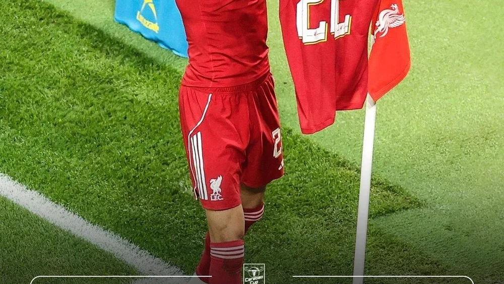 Cúp Liên đoàn Anh: Ekitike ghi bàn cho Liverpool rồi dính thẻ đỏ; Chelsea thắng ngược trên sân khách