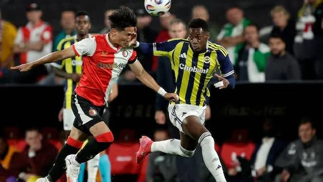 Soi kèo góc Fenerbahce vs Feyenoord, 0h00 ngày 13/8