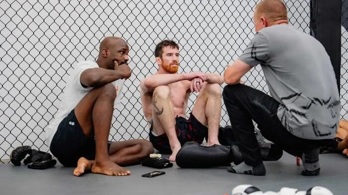 Cory Sandhagen chấp nhận "màu mè ngớ ngẩn" để tranh đai ở UFC 320