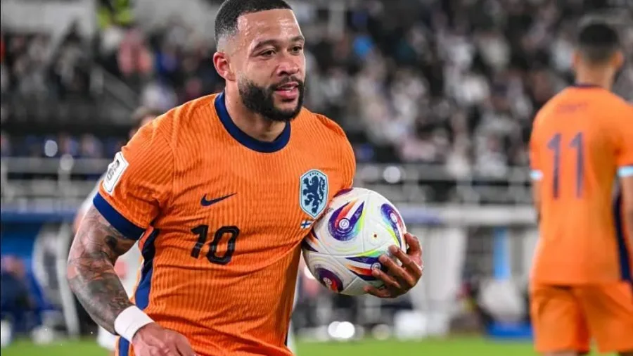 Memphis Depay bị mắc kẹt ở Brazil khiến Hà Lan thay đổi kế hoạch ở vòng loại World Cup