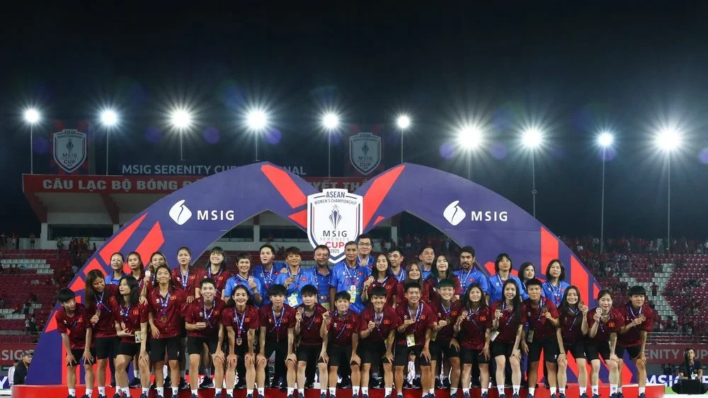 CĐV động viên đội tuyển nữ Việt Nam sau AFF Cup 2025