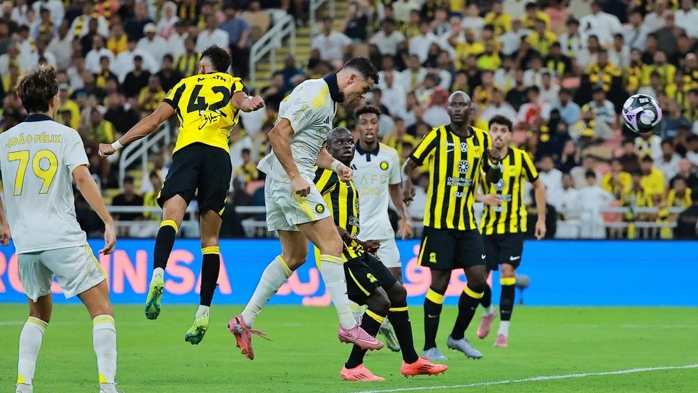 Ronaldo đánh đầu tung lưới ĐKVĐ Saudi Pro League, dành tặng bàn thắng cho người cha quá cố