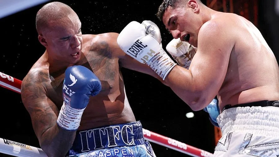 Usyk sẽ so găng với... bạn tập cũ ở trận bảo vệ đai bắt buộc?