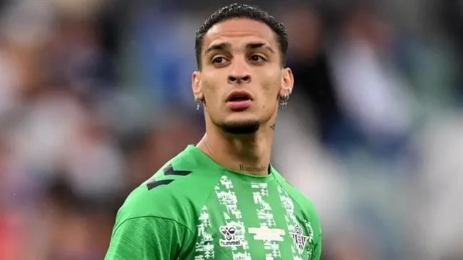 Đồng đội cũ tha thiết kêu gọi Antony trở lại Real Betis