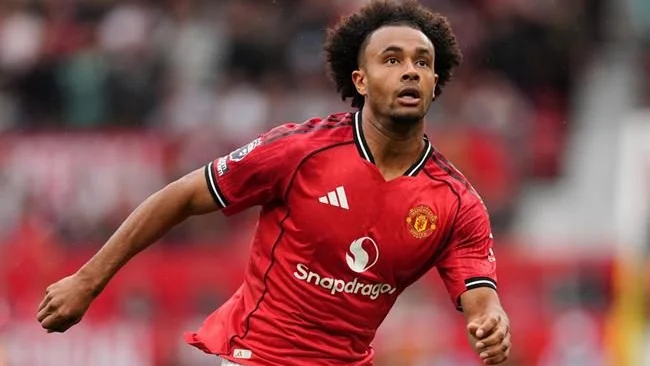 Joshua Zirkzee muốn rời Man United ngay tháng Một