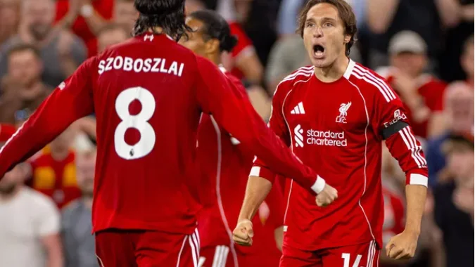 HLV Arne Slot không bất ngờ về màn thăng hoa của Liverpool