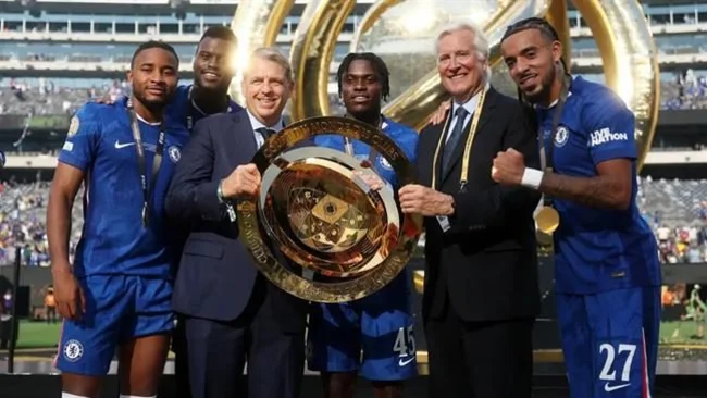 Carragher công kích Chelsea: “Chi 2 tỉ bảng mà chỉ đổi lấy cúp nhỏ"