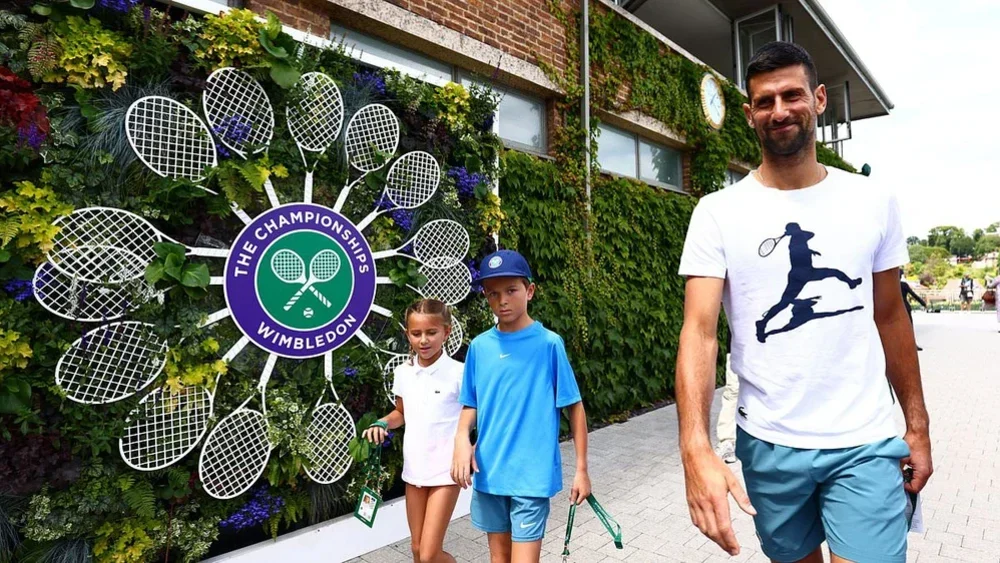 Djokovic cùng gia đình rời Serbia, tới Hy Lạp sinh sống