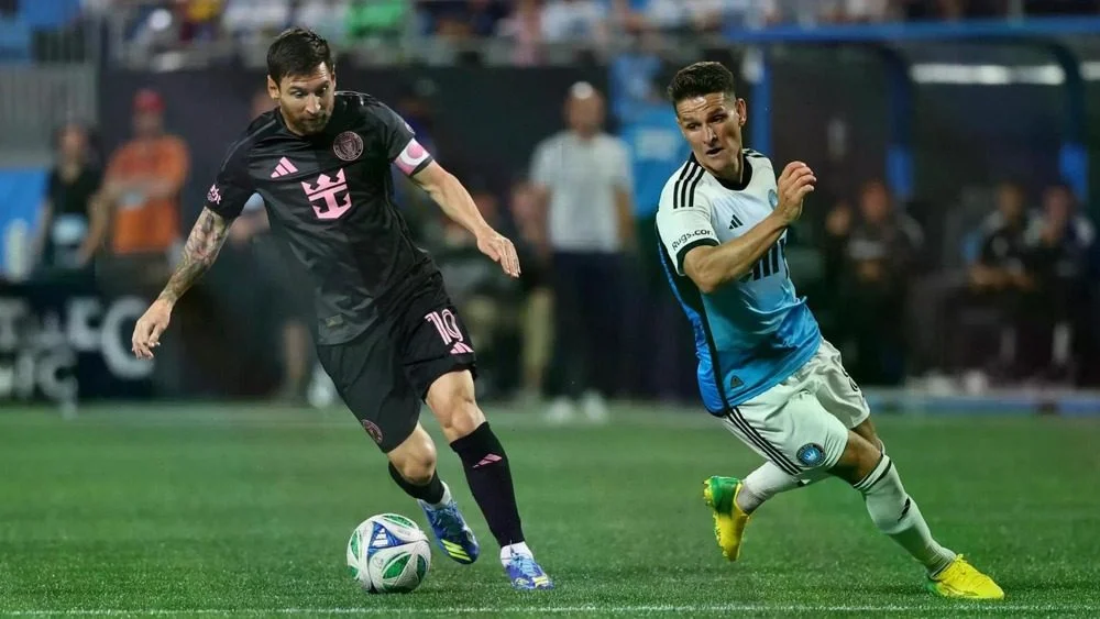 Messi đá hỏng 11m kiểu Panenka, Inter Miami thua đậm