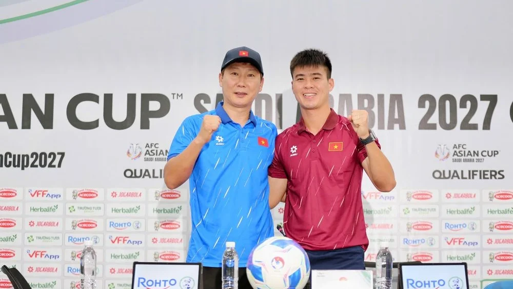 Tin nóng bóng đá Việt Nam hôm nay 9/10: HLV Kim Sang Sik nhắc cầu thủ tập trung; U23 Việt Nam tập sân ‘xịn’ tại UAE