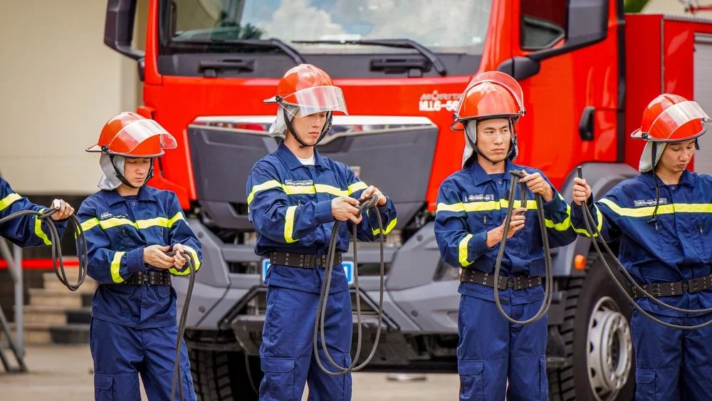 'Chiến sĩ quả cảm': Phan Mạnh Quỳnh ngất xỉu, Dương Lâm bật khóc khi nhập vai lính cứu hỏa