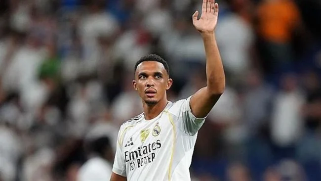 Xabi Alonso ngầm cảnh báo Trent Alexander Arnold