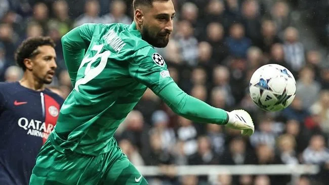 PSG tiếp tục mạnh tay với Gianluigi Donnarumma