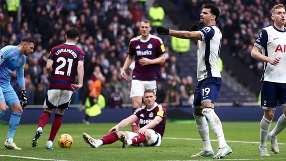 Bốc thăm vòng 4 Cúp Liên đoàn Anh: Arsenal, Liverpool cẩn trọng, Tottenham đại chiến Newcastle