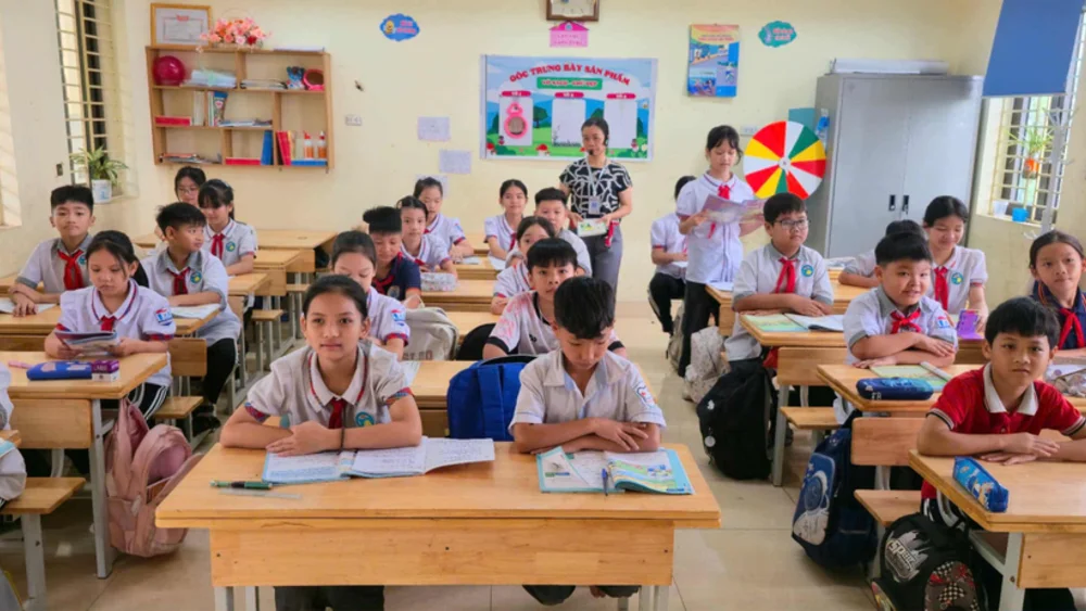 Toàn bộ học sinh Hà Nội trở lại học trực tiếp, không còn trường bị ngập