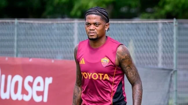 Tân binh chấn thương ngay buổi tập đầu tiên cùng AS Roma