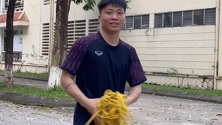 Không được cho đấu bóng chuyền, Đặng Thị Hồng bán hàng Online để mưu sinh