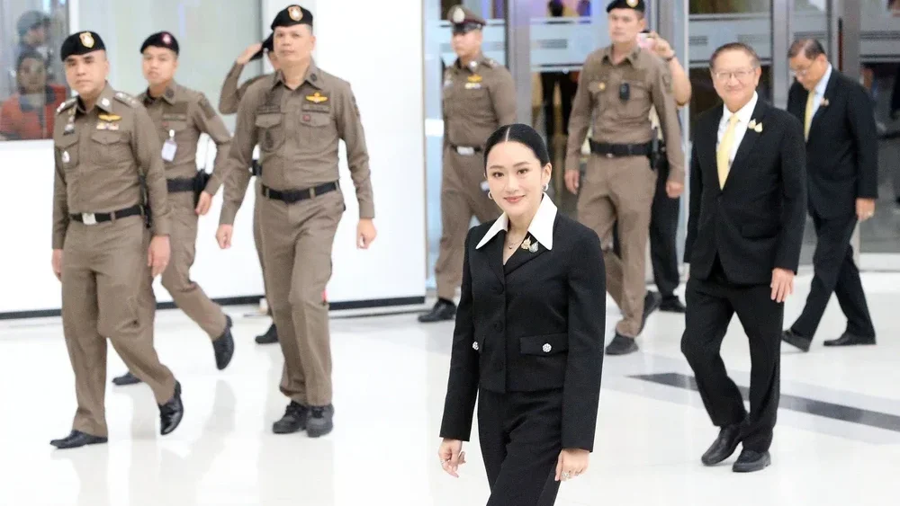 Thủ tướng Thái Lan bị đình chỉ Paetongtarn Shinawatra ra hầu tòa