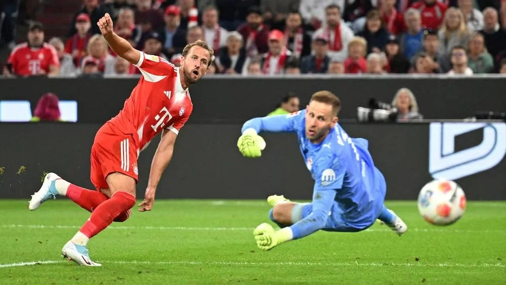 Harry Kane lập hat-trick, Bayern Munich đại thắng Leipzig với một 'set tennis trắng'