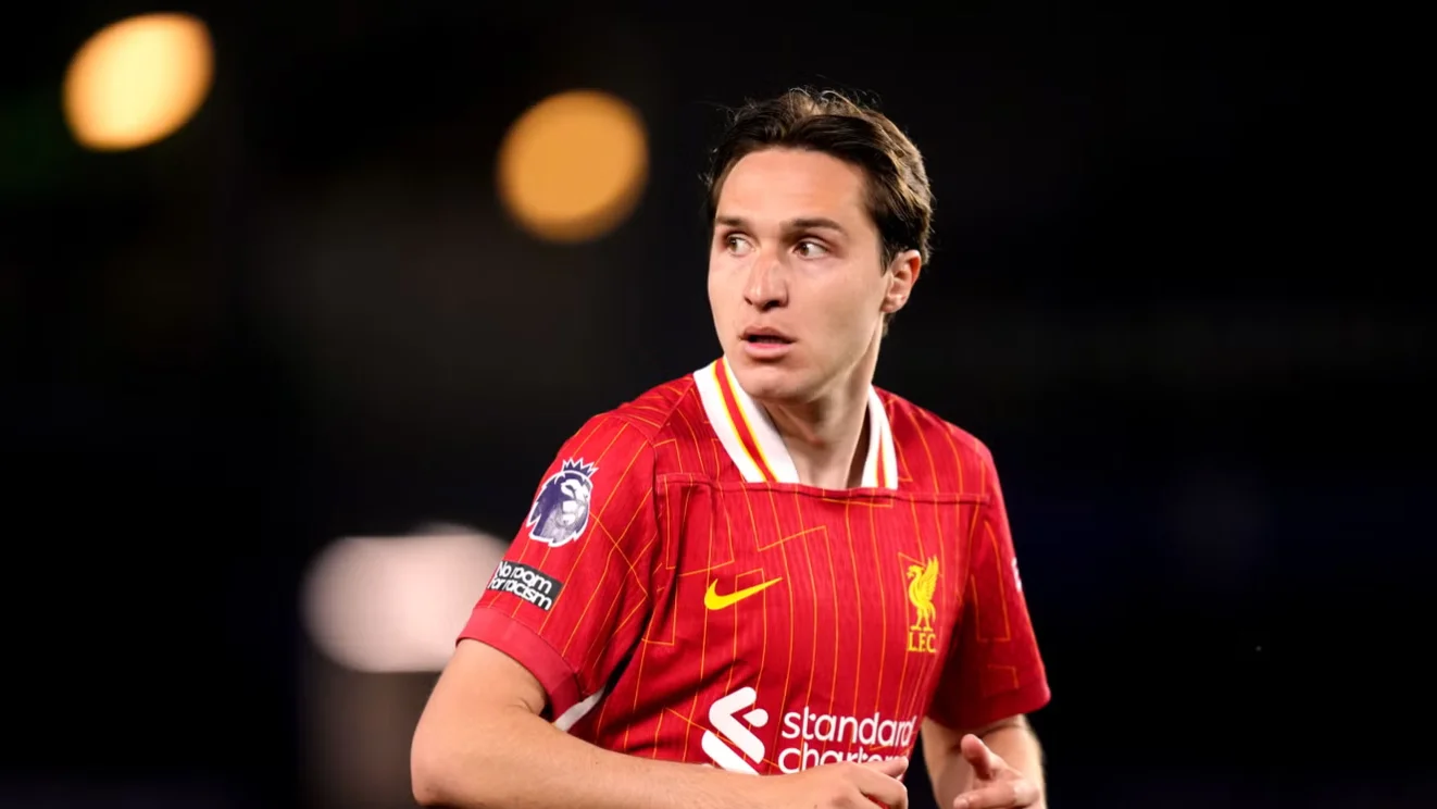 Arne Slot muốn bổ sung Federico Chiesa vào đội hình dự Champions League