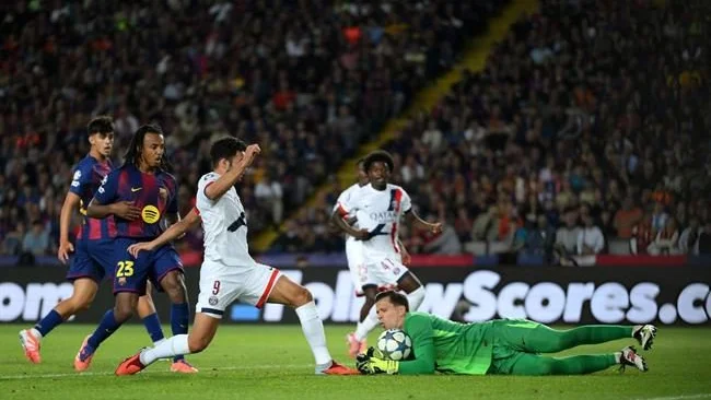 Barcelona: Người khổng lồ trên đôi chân đất sét