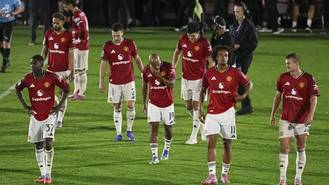 Để Grimsby loại ở Carabao Cup, Man Utd lập kỷ lục đáng buồn