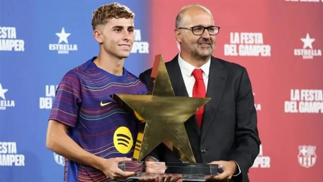 Fermin Lopez khước từ Premier League để ở lại Barcelona