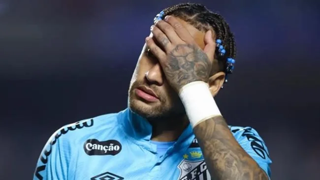 Neymar bị cáo buộc nghiện whisky, hút shisha ở Santos