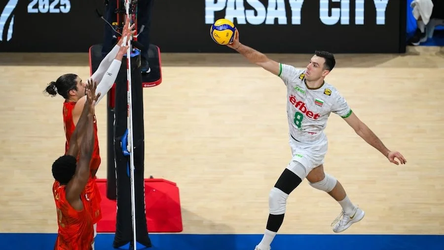 Bóng chuyền nam Bulgaria kỷ niệm ngày lễ đặc biệt với chiến thắng huỷ diệt tại giải VĐTG
