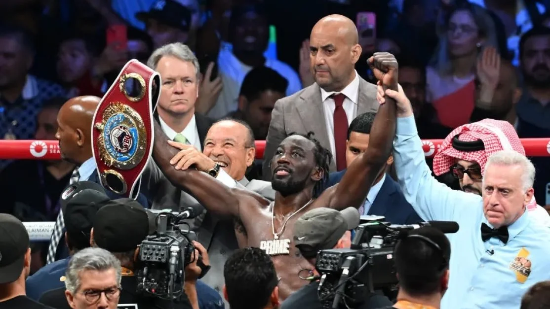 Terence Crawford bỏ đai ngay sau khi đánh bại Canelo