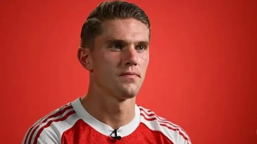 Tony Adams muốn Arsenal chiêu mộ Ollie Watkins thay vì Viktor Gyokeres