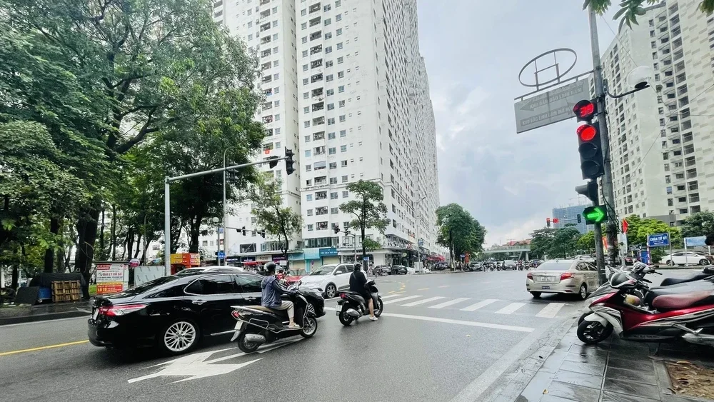 Sau mưa lớn, cuộc sống ở Linh Đàm, khu đô thị đông dân nhất Hà Nội trở lại bình thường