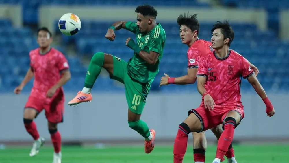 Đội cùng bảng tuyển trẻ Việt Nam ở giải châu Á vừa thắng Hàn Quốc 4-0 đầy ấn tượng