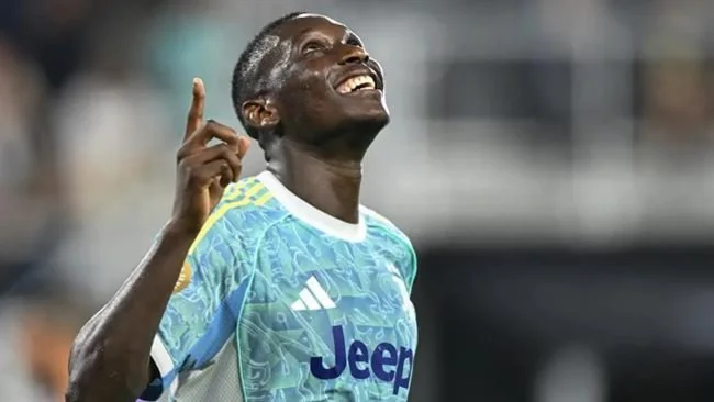 Kolo Muani chấp nhận giảm lương để trở lại Juventus