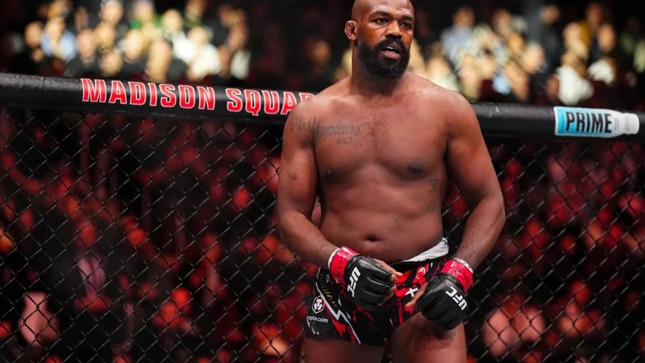 Jon Jones gây bão với tuyên bố "chưa giải nghệ"