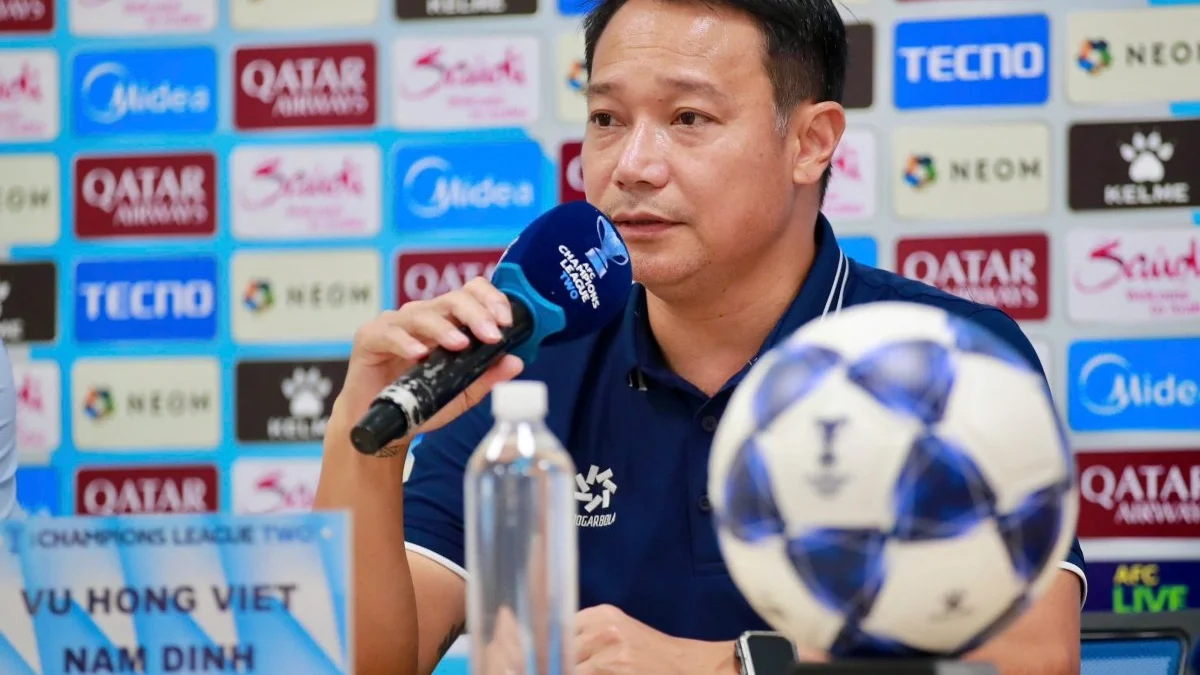 HLV Vũ Hồng Việt tự tin trước trận ra quân AFC Champions League Two