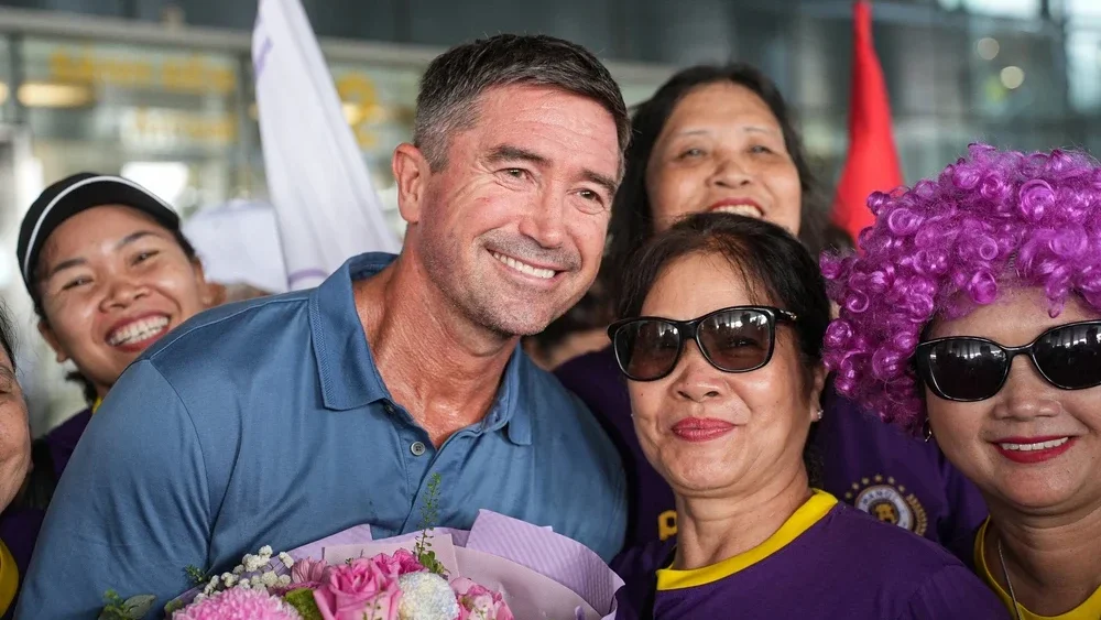 HLV Hà Nội FC Harry Kewell được chào đón nồng nhiệt khi sang Việt Nam
