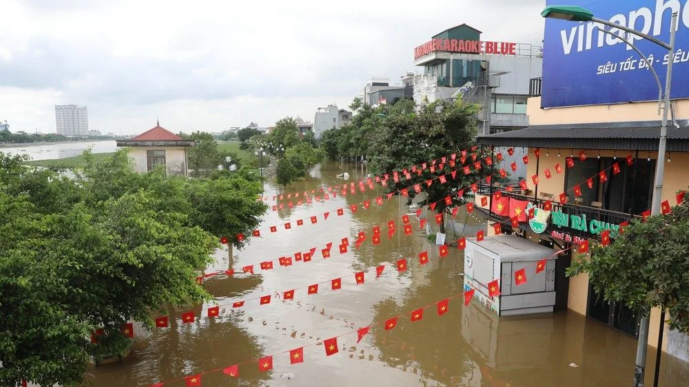 Bão số 10: Nước sông Đáy dâng cao, ảnh hưởng đến đời sống người dân Ninh Bình