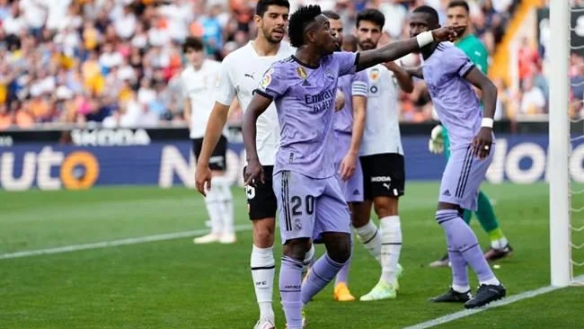 Valencia kiện Vinicius sau bộ phim tài liệu gây tranh cãi