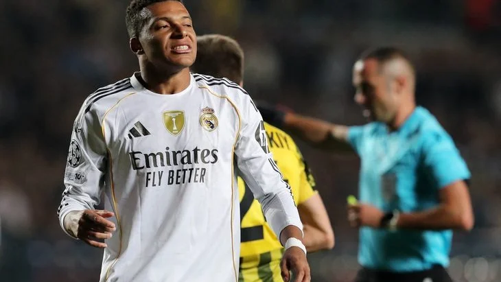 Lập hattrick, Mbappe vẫn chưa hài lòng về bản thân
