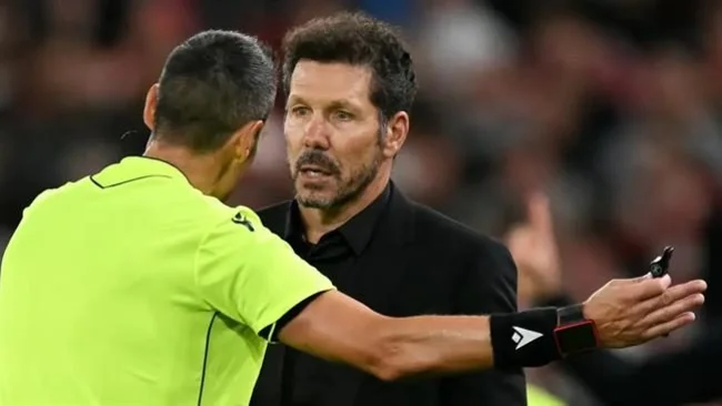 Atletico Madrid và UEFA mở điều tra vụ xô xát tại Anfield