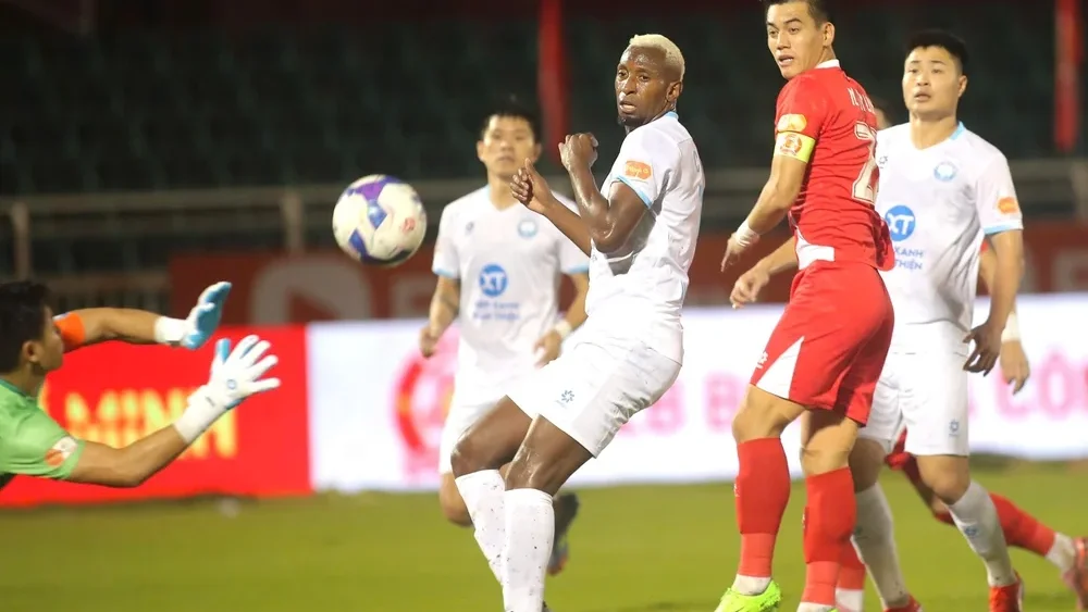 Công an TPHCM khởi sắc tại V-League