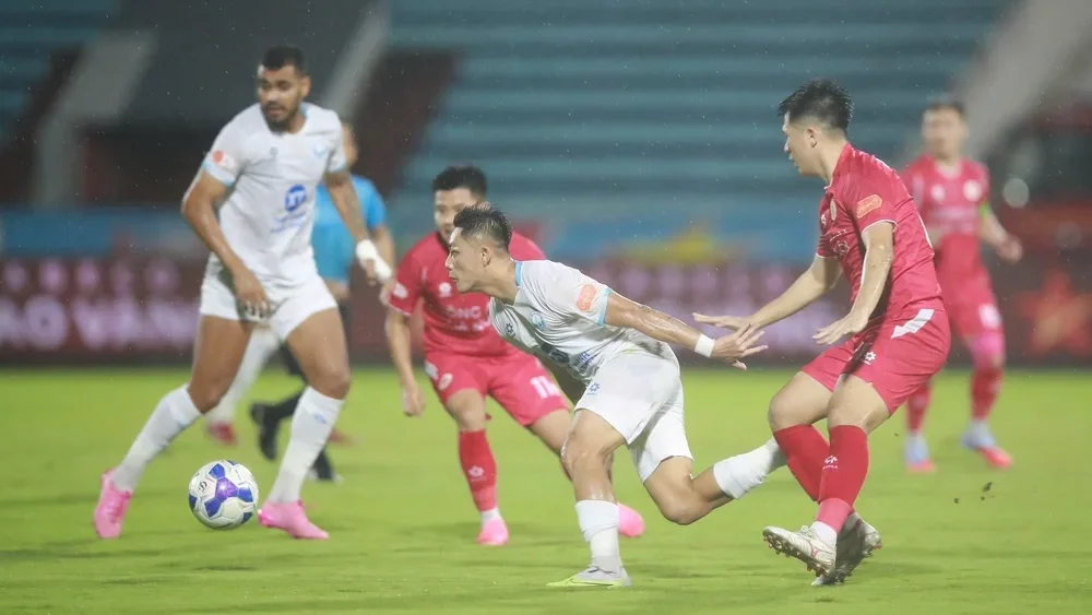 Trật tự V-League đang phân hóa