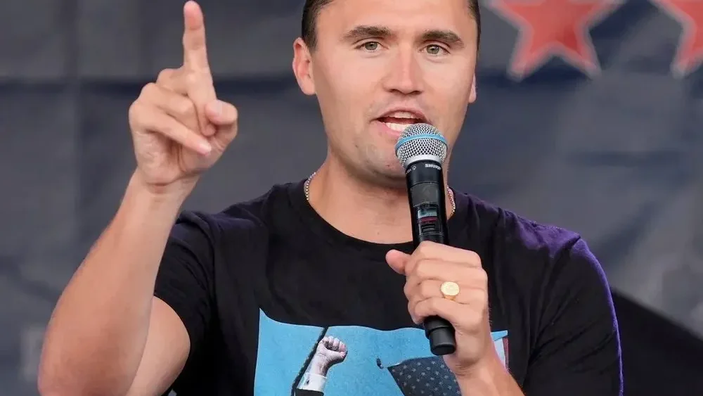 Mỹ treo thưởng 100.000 USD truy tìm kẻ ám sát nhà hoạt động Charlie Kirk