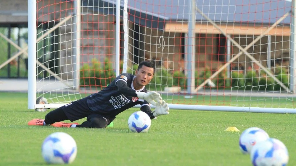 Thủ môn Đình Triệu: 'Cuộc đua vô địch V-League có 5 ứng viên'
