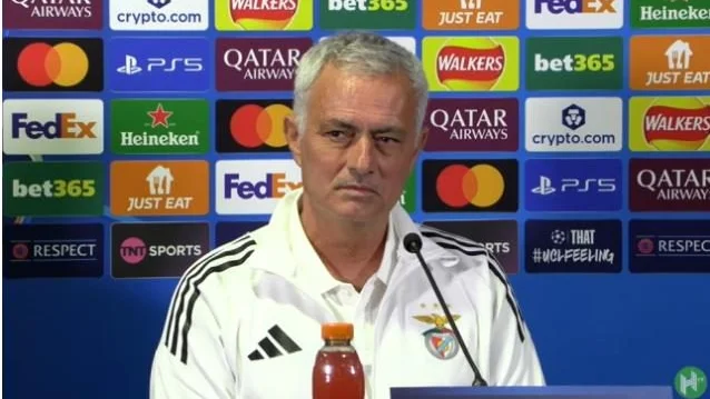 Được Pedro Neto khen ngợi, Jose Mourinho phản ứng thế nào?